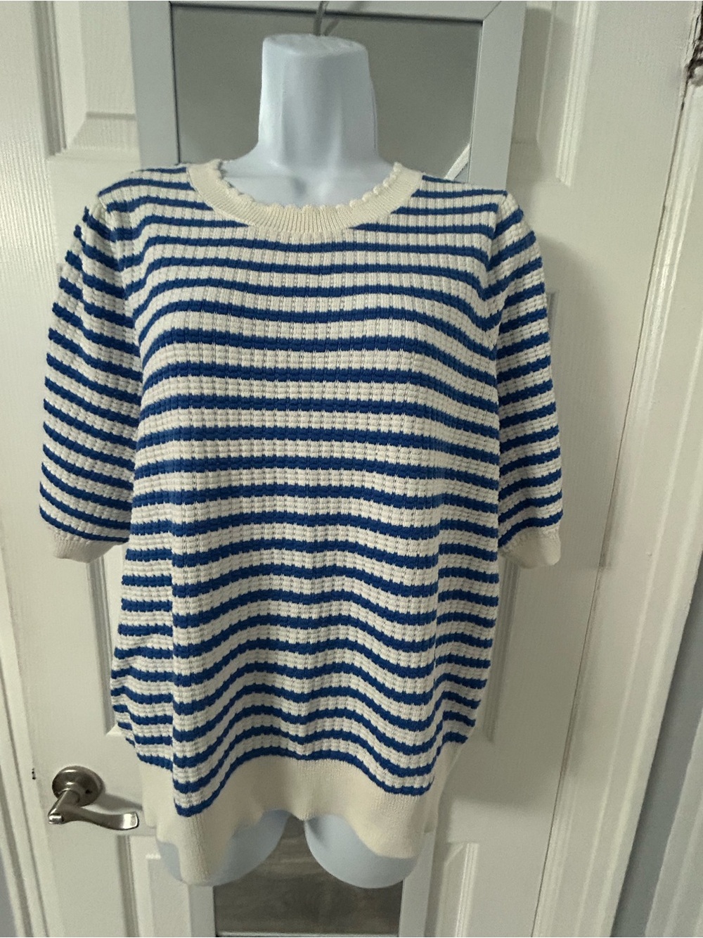 Striped Scoop-Neck Short-Sleeve Sweater in Cream and Blue